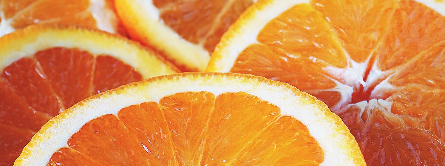 Orangen enthalten ebenfalls viel Folsäure, das in der Schwangerschaft wichtig ist